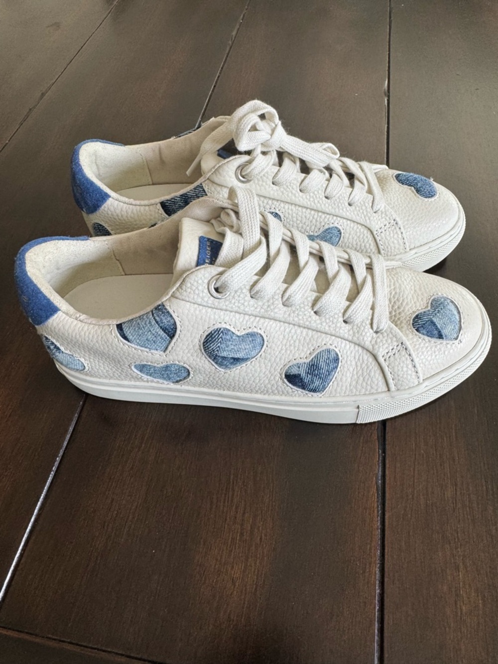 Kurt Geiger White Sneakers with Blue Heart Patches - Picture 2 of 4